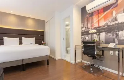 Lindo flat com 2 dorms para locação totalmente equipado muito próx da faculdade fmu e av sto amaro.