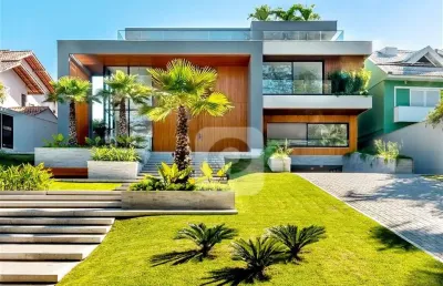 Casa triplex com subsolo, elevador e 5 suítes  à venda no exclusivo condomínio mansões