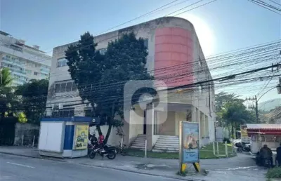 Prédio comercial 3 andares na freguesia excelente localização