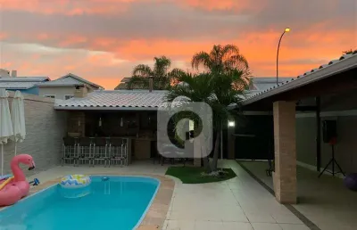 Casa  de  175m² com 3 quartos e 4 vagas de garagem á venda  condomínio nova barra