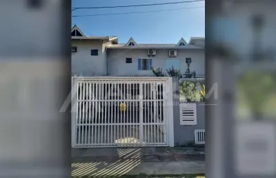 Casa/sobrado 02 suítes a 400 metros da praia, em meia praia, navegantes/sc