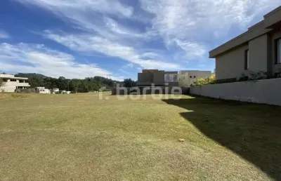 Terreno em condomínio fechado à venda na avenida honório alvares penteado, 1100, alphaville, santana de parnaíba por r$ 2.900.000