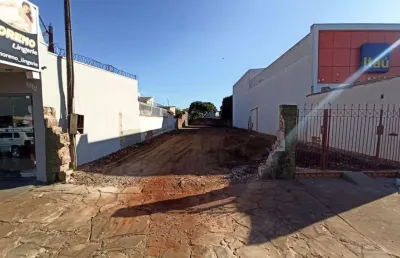 Terreno à venda na Avenida Sallum, Vila Prado, São Carlos