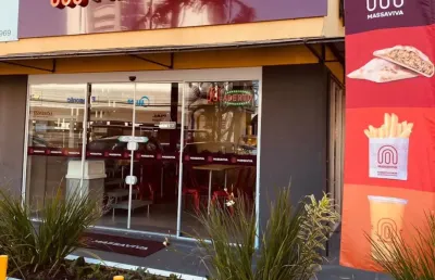 Loja térrea com garagem  em frente à casas da água do estreito