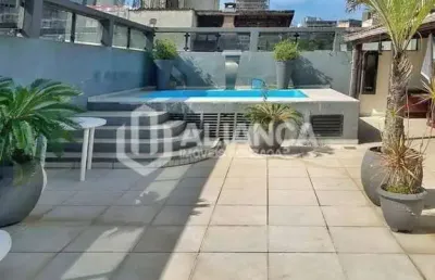 Cobertura duplex, 360m². 4 quartos sendo 2 suítes. piscina e churrasqueira