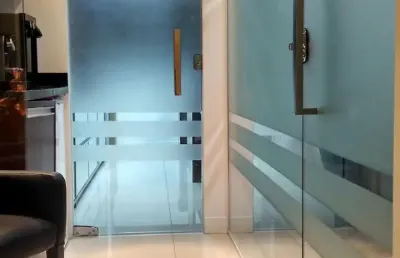 Wall street empresarial - sala comercial 36 m² finamente decorada