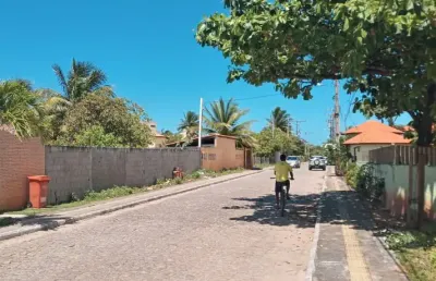 Vendo casa 3/4 sendo 1 suite com varanda e 2 vagas cobertas