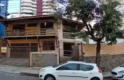 Casa 5/4 sendo 3 suítes para fins comerciais ou residencial