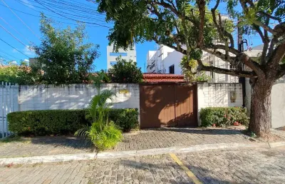 Alugo casa 4/4 sendo 2 suítes e 2 vagas em condomínio fechado