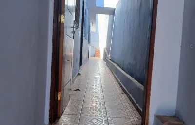 Casa com 2 quartos para alugar na Rua Nuno Fernandes Torneol, 0, Jardim Kioto, São Paulo