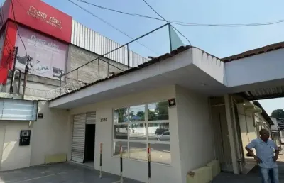 Excelente predio com terreno 1600m na av. constantino  nery - 12 salas, 5 banheiros, vagas para 40 carros - whatsapp 929 8144-1596