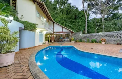 Casa de 650m² à venda em fradinhos, com área de lazer completa