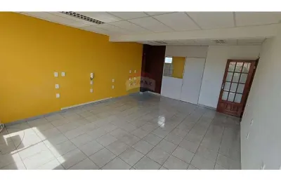 Sala comercial para locação com aproximadamente 100m² proximo ao perim na mata da praia