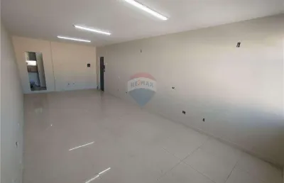 Sala comercial com aproximadamente 35m² para locação em jardim da penha