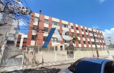Apartamento 2/4 com 1 suíte no costa azul - excelente localização