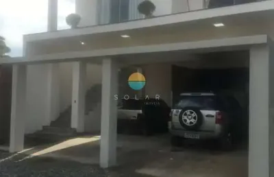 Sobrado 200m do mar com uma casa confortável de 2 dorm. + 01 suíte no piso superior, e no piso inferior uma ampla área comercial. ref. 325