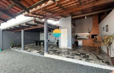 Excelente sobrado com 3 dormitórios e 02 salas comerciais em uma das principais ruas de penha - sc. ref. 418