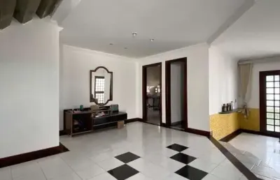 Casa no parque getúlio, 3 suítes, garagem coberta, área gourmet, em feira de santana, área total de 450 m².