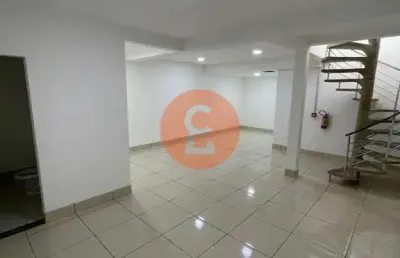Sala comercial de 83m² com um andar subsolo no posto petromix