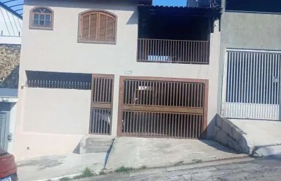 Casa assobradada no carrão – espaço, conforto e churrasqueira te esperando