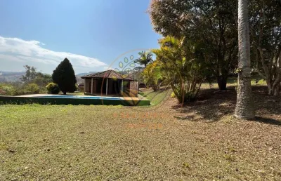 Maravilhosa chácara de 10.000 m² com piscina, nascente e lago! ch00204