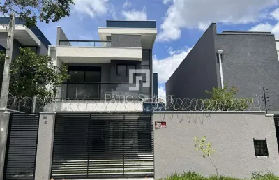 Sobrado triplex com 3 dormitórios e 2 vagas de garagem no cajuru - curitiba/pr