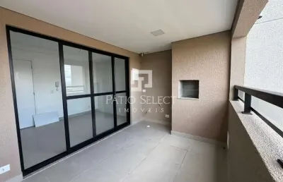 Apartamento com 2 dormitórios, 1 suíte, sacada com churrasqueira, 1 vaga de garagem.