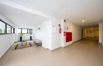 Apartamento com 2 dormitórios, 1 suíte, sacada com churrasqueira, 1 vaga de garagem.