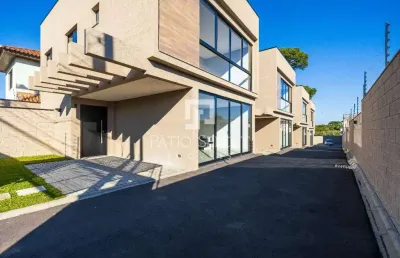 Sobrado com 115 m², 3 quartos sendo 1 suíte à venda no bairro santa felicidade.