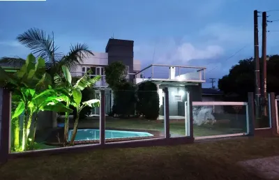 Lindo sobrado 3 dormitórios sendo uma suite em capão, apenas uma quadra do mar
