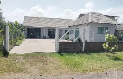 Casa 3 dormitórios na beira mar de capão novo, realmente pé na areia