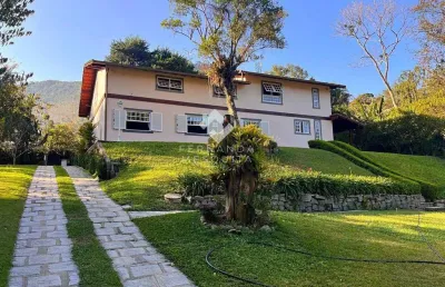 Casa estilo colonial com acabamento de luxo em parque do imbuí, teresópolis