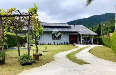 Casa linear à venda em albuquerque, teresópolis/rj – 3 quartos, suíte com hidro e terreno plano