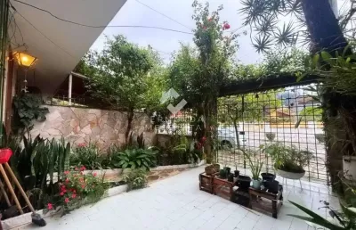 Casa à venda no bairro nossa senhora de fátima – 3 quartos, escritório e estrutura ampla em teresópolis