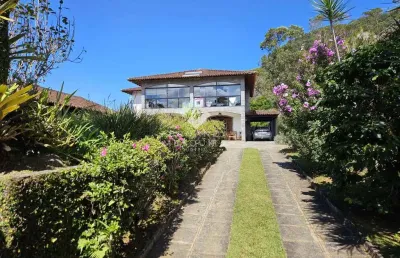 Casa de alto padrão com lazer completo e vista para as montanhas em teresópolis – próxima ao alto