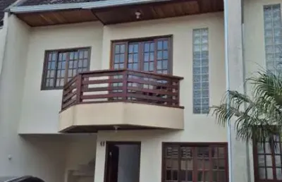 Casa com 5 quartos à venda na rua david tows, 80, xaxim, curitiba por r$ 750.000