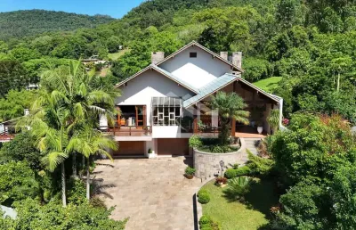 Casa fabulosa com 05 quartos à venda em picada café na serra gaúcha!