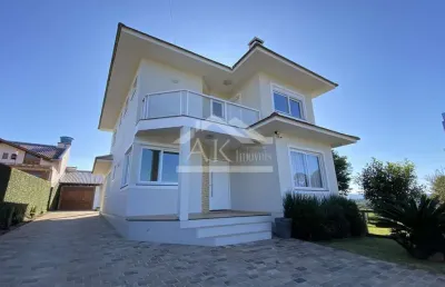 Residência excepcional com 04 quartos e piscina à venda em ivoti-rs!