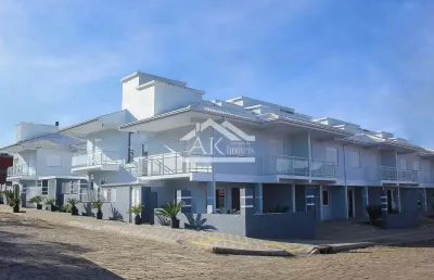 Sobrados novos com dois quartos em ótima localização à venda em feliz-rs.