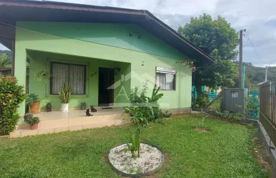 Casa ampla com três quartos à venda em picada café na serra gaúcha