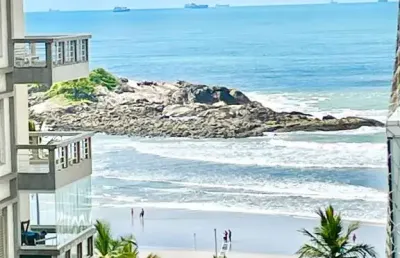 Apartamento com 2 quartos sendo 1 suíte à venda na praia das pitangueiras - guarujá/sp.