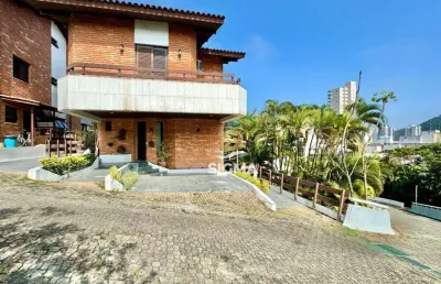 Casa com 4 quartos sendo 2 suítes à venda na praia da enseada - guarujá/sp.