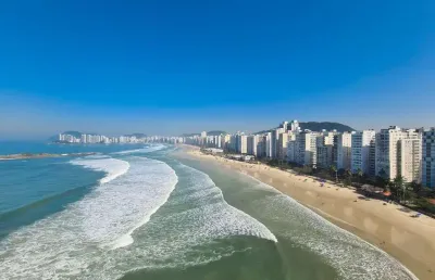 Frente mar - apartamento à venda com 4 quartos sendo 3 suítes - 2 vagas - pitangueiras - guarujá/sp.