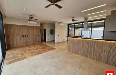Casa alto padrão à venda no residencial jardim firenze em santa bárbara d'oeste com 2 suítes e 4 vagas de garagem