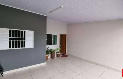 Casa à venda no jardim das orquídeas em americana com 2 quartos (1 suíte) e 6 vagas de garagem.
