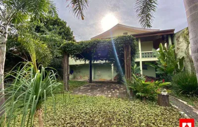 Casa ampla à venda no jardim bela vista, americana com 3 quartos (1 suíte) e 3 vagas de garagem