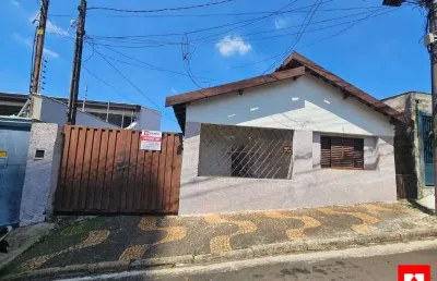 Casa à venda no centro de santa bárbara d'oeste com 2 quartos, sendo 1 banheiro social e 4 vagas de garagem