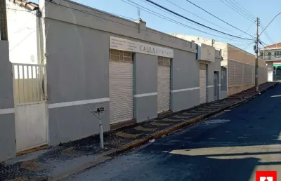 Casa à venda na vila aparecida em santa bárbara d'oeste com 4 quartos, sendo 3 banheiros sociais e 1 vaga de garagem