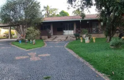 Chácara à venda no condomínio santa júlia em limeira com piscina.