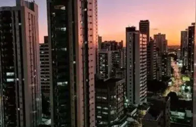 Recém reformado, 1 quarto amplo com 43m2. andar alto! lindo!!